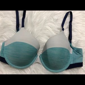 The t-shirt lightly lined full coverage bra